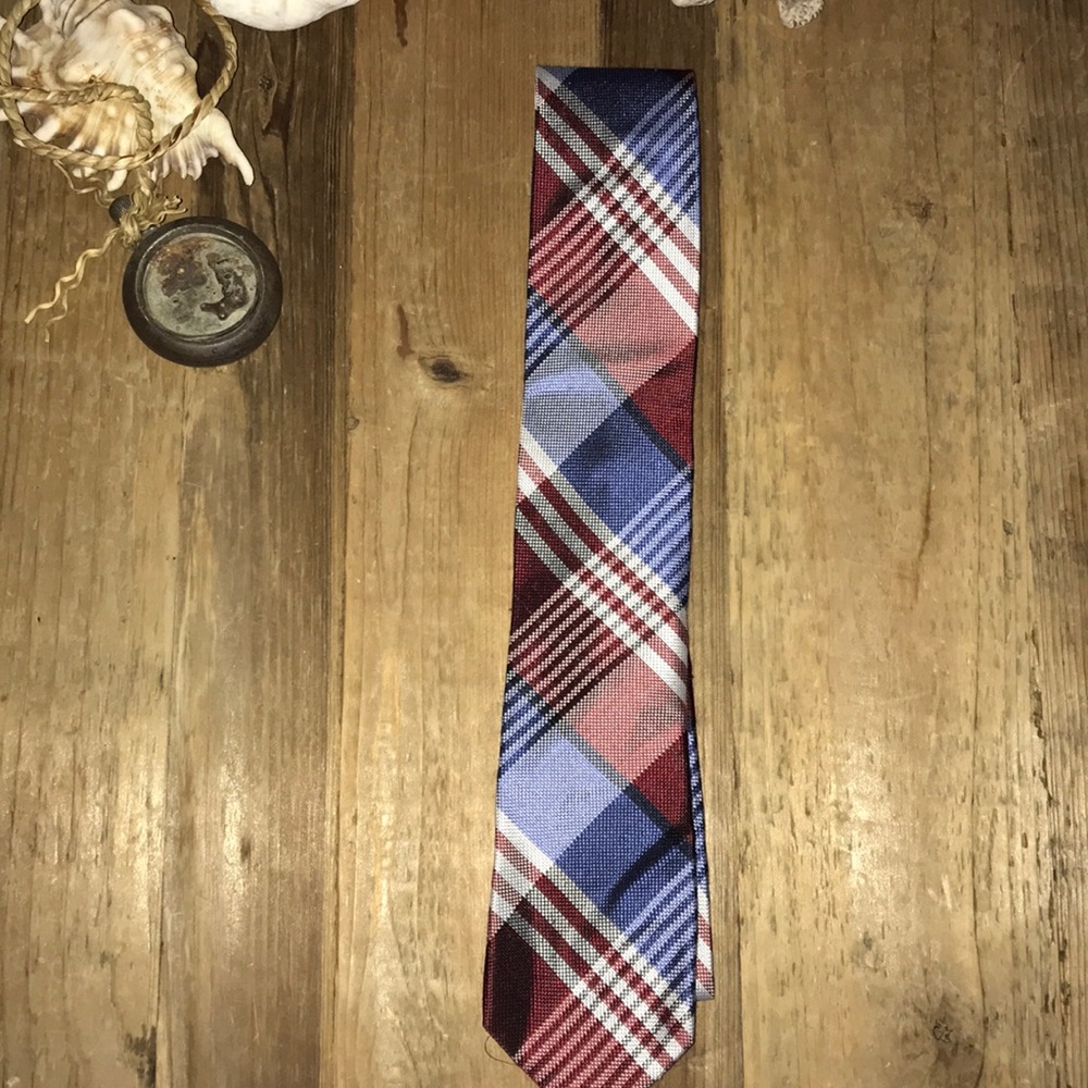 Chaps blue red white silk tie EUC